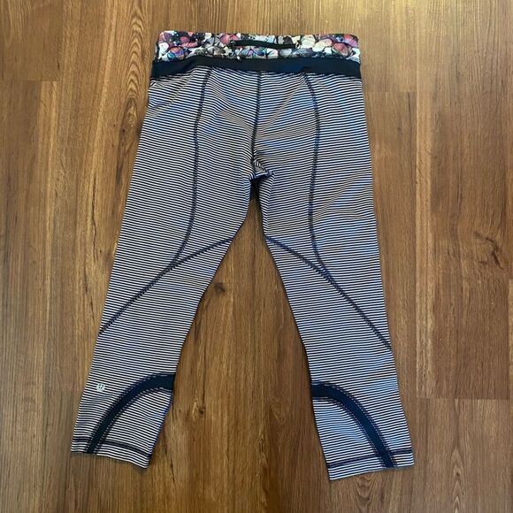 Lululemon leggings size‎ 6 crop X Soul Cycle Inspire Striped grunge skull floral - Picture 1 of 13